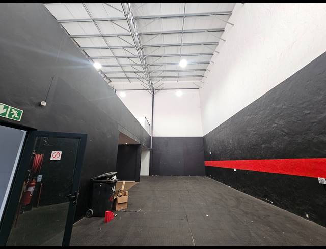 322M² WAREHOUSE TO LET IN LINBRO PARK